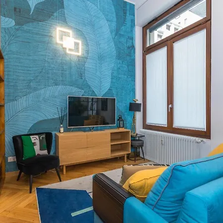 The Library Loft In Crocetta By Wonderful Italy *