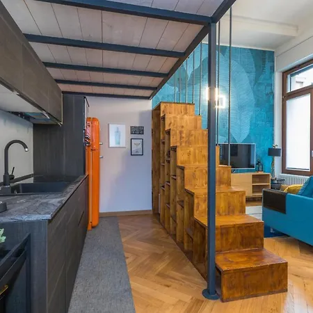 Apartment The Library Loft In Crocetta By Wonderful Italy