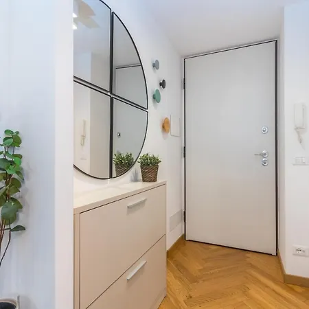 The Library Loft In Crocetta By Wonderful Italy Apartment