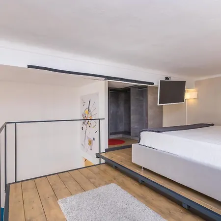 The Library Loft In Crocetta By Wonderful Italy Apartment